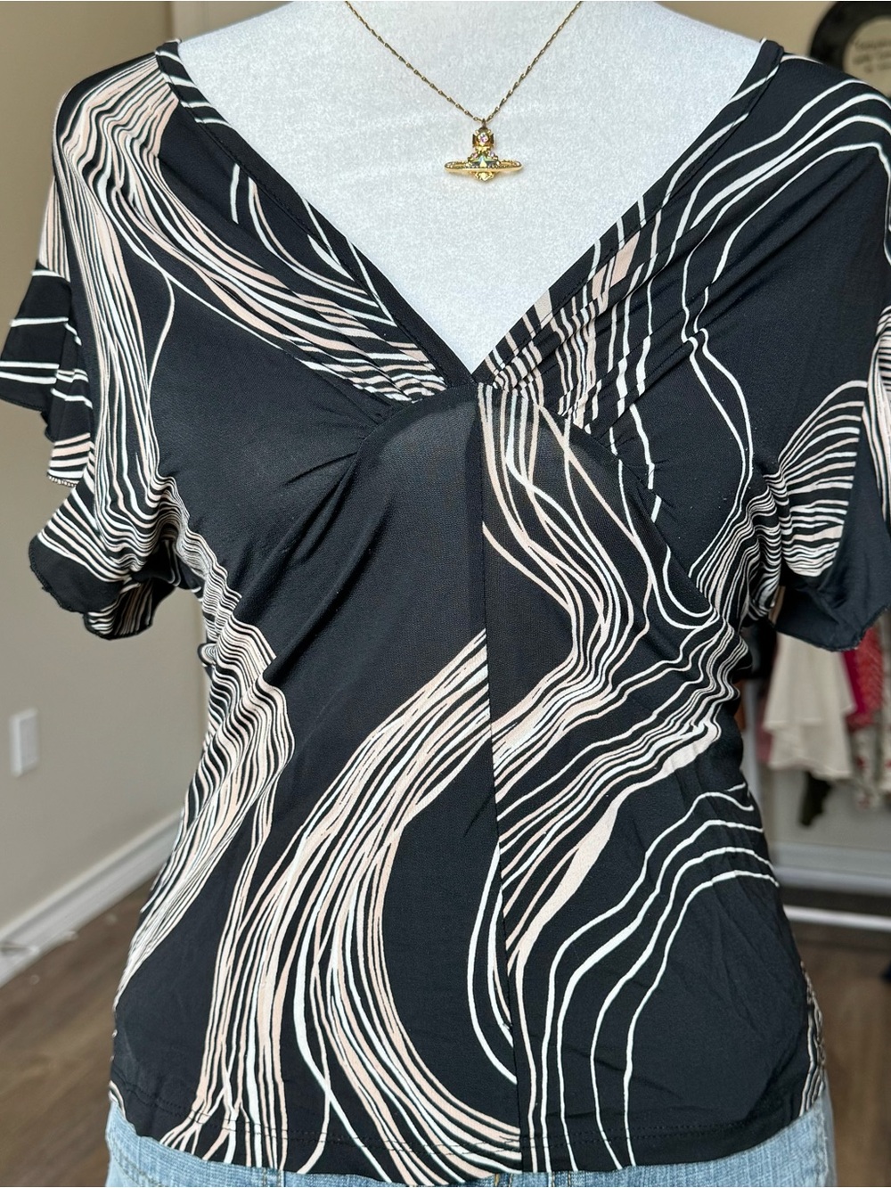 Black V-Neck Cream Wave Print Chic Y2K Women’s Large 2000s Short Sleeve Top